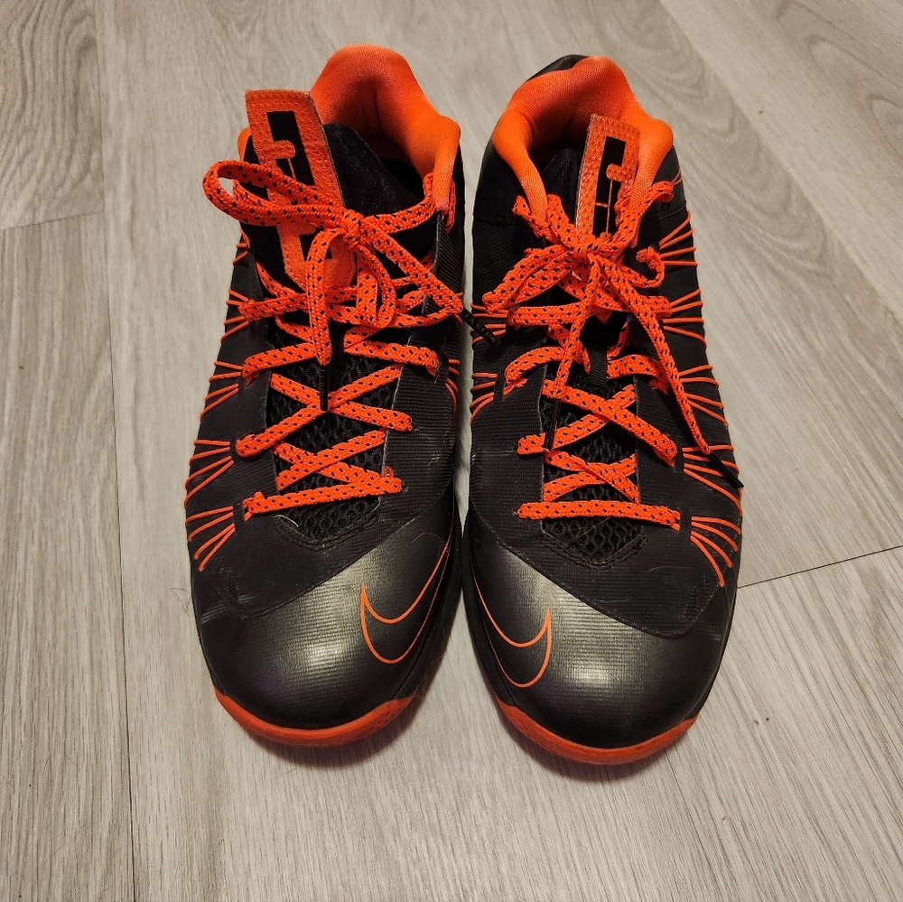 Nike Size 11.5 Black/Red